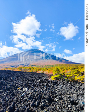 Yakehashiri lava flow and Mt. Iwate (autumn) Yakehashiri lava flow and Mt. Iwate (autumn) 106433667
