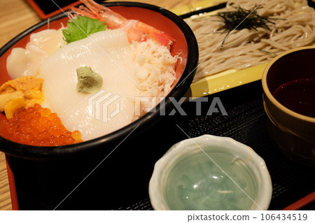 Hokkaido's seafood bowl is full of squid somen 106434519