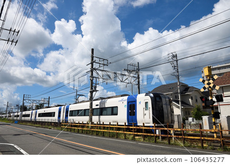 A train running through the seaside residential area of Shinmaiko A train running through the seaside residential area of Shinmaiko 106435277