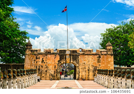 Puerta del Conde, an ancient gate in Santo Domingo, the capital of Dominican Republic 106435691