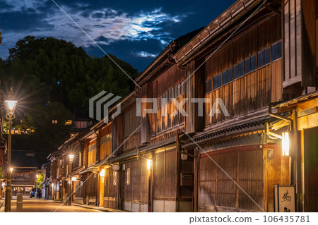 歷史悠久的聯排別墅林立的東茶屋街夜景 | 石川縣金澤市 106435781
