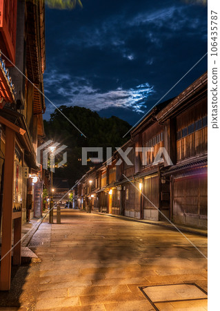 Night view of Higashi Chaya District, lined with historical townhouses | Kanazawa, Ishikawa Prefecture 106435787