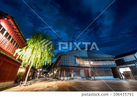 歷史悠久的聯排別墅林立的東茶屋街夜景 | 石川縣金澤市 106435791