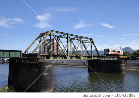 平成築豐鐵道400型跨越英彥山川大橋 106435892