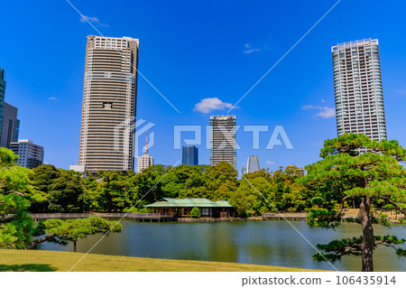 Hamarikyu Gardens, Chuo-ku, Tokyo, tidal pond and skyscrapers 106435914