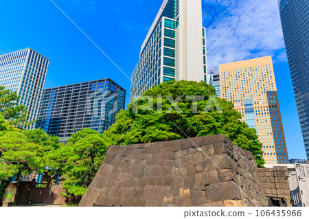 東京、中央區、濱離宮花園、大手門和摩天大樓 東京、中央區、濱離宮花園、大手門和摩天大樓 106435966