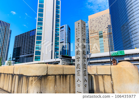 Otemon Bridge, the entrance to Hama-rikyu Gardens, Chuo-ku, Tokyo 106435977