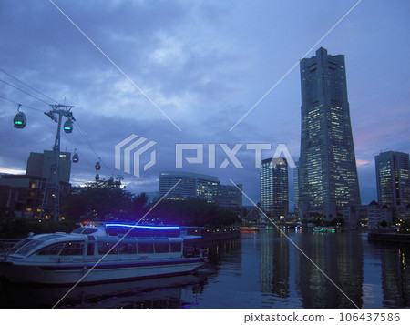 Landscape photo Yokohama Minato Mirai district Yokohama Landmark Tower at twilight Landscape photo Yokohama Minato Mirai district Yokohama Landmark Tower at twilight 106437586