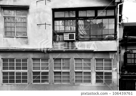 懷舊的老古董房子和廢棄的房子 106439761