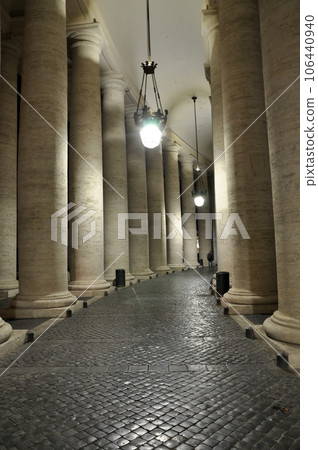 Colonnades of Bernini in the San Pietro square 106440940