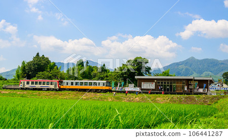 Railway scenery that shines in the countryside with the summer sky and Mt. Aso in the background (all lines open) Minami Aso Railway 106441287