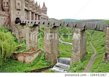 The wooden bridge to Corvin castle 106441867