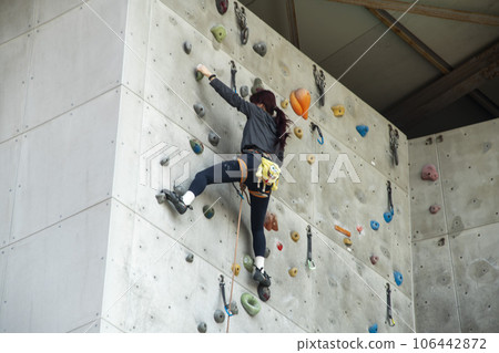 rock climbing 106442872