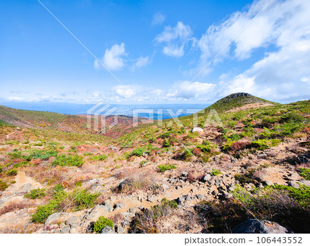 秋季攀登安多樂山:從峰之辻附近眺望福島市 秋季攀登安多樂山:從峰之辻附近眺望福島市 106443552