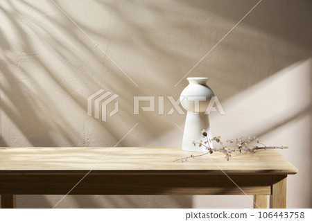 Various props with an autumn atmosphere in the warm afternoon sunlight. Various props with an autumn atmosphere in the warm afternoon sunlight. 106443758