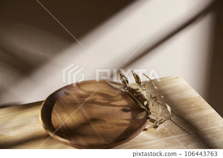 Various props with an autumn atmosphere in the warm afternoon sunlight. Various props with an autumn atmosphere in the warm afternoon sunlight. 106443763