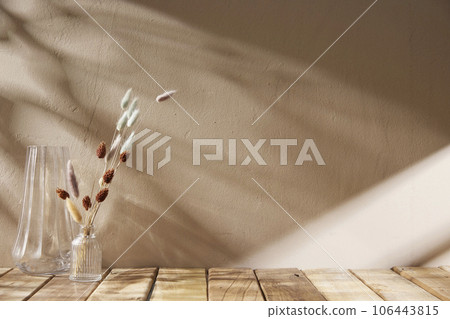 Various props with an autumn atmosphere in the warm afternoon sunlight. Various props with an autumn atmosphere in the warm afternoon sunlight. 106443815