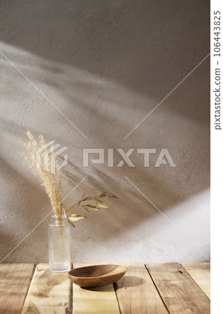 Various props with an autumn atmosphere in the warm afternoon sunlight. Various props with an autumn atmosphere in the warm afternoon sunlight. 106443825