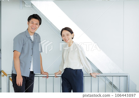 Business image of men and women 106443897