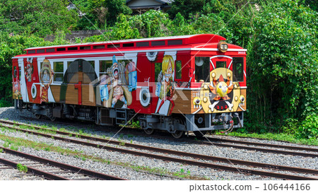 ``Sunny Train'', a train that stands out against the mountains and countryside of Aso, Minami Aso Railway (all lines now open, from Takamori Station to Tateno Station) 106444166