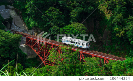 Daiichi Shirakawa Bridge and the view of the white train that shines in the countryside Minami Aso Railway (all lines open, from Takamori Station to Tateno Station) Daiichi Shirakawa Bridge and the view of the white train that shines in the countryside Minami Aso Railway (all lines open, from Takamori Station to Tateno Station) 106444234