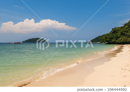 Scenery of Manukan island, an island of Tunku Abdul Rahman National Park in Sabah, Malaysia 106444992