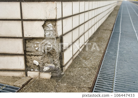 Cracked and damaged building exterior wall tiles Cracked and damaged building exterior wall tiles 106447433