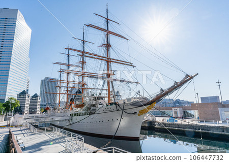 藍天、陽光和帆船日本丸 藍天、陽光和帆船日本丸 106447732