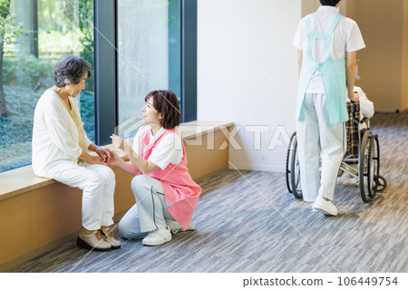 Elderly people and staff in long-term care facilities Photographing cooperation "LINK FOREST" 106449754
