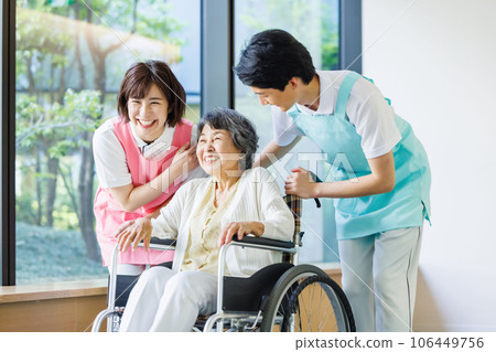 A senior in a wheelchair and a young caregiver Photography cooperation "LINK FOREST" 106449756