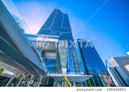 日本東京城市景觀，俯瞰10月6日啟用的虎之門之丘車站塔（Toranomon Hills Station）等 106449803