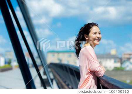 running woman running woman 106450310