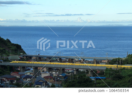 Doctor yellow 106450354