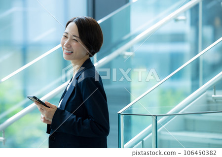 Middle business woman Middle business woman 106450382