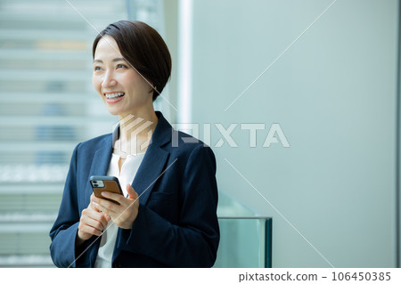 Middle business woman Middle business woman 106450385