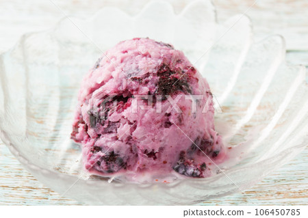blueberry frozen yogurt 106450785