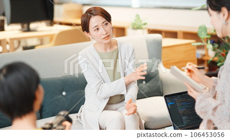 Female manager interview shooting scene 106453056