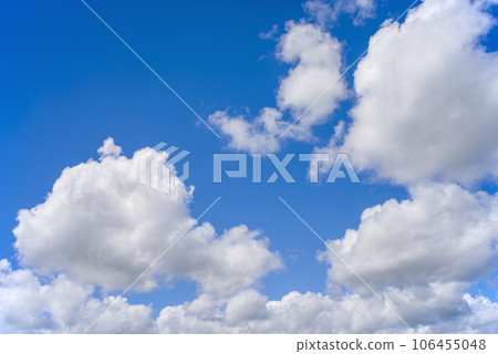藍天白雲飄浮《風景/背景素材》 藍天白雲飄浮《風景/背景素材》 106455048