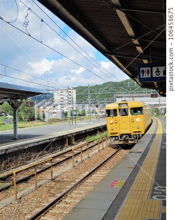 A train entering the platform of Kamigori Station on the Sanyo Main Line A train entering the platform of Kamigori Station on the Sanyo Main Line 106458675