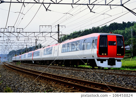 2002: 12 cars of the 253 series Narita Express running on the Sobu Line 2002: 12 cars of the 253 series Narita Express running on the Sobu Line 106458824