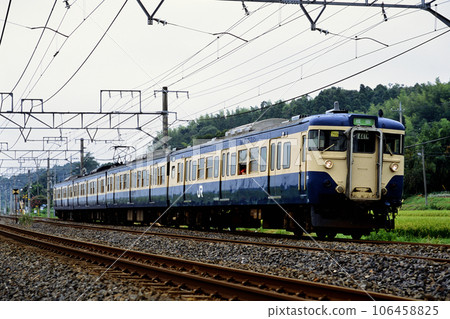 2002年：4輛成田線113系列普通列車在總武線運行 106458825