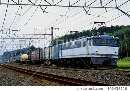 總武線運行的EF65512集裝箱貨運列車 總武線運行的EF65512集裝箱貨運列車 106458826