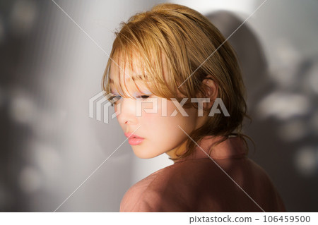 光與影的時尚女性肖像形象 光與影的時尚女性肖像形象 106459500