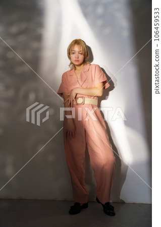 光與影的時尚女性肖像形象 光與影的時尚女性肖像形象 106459533