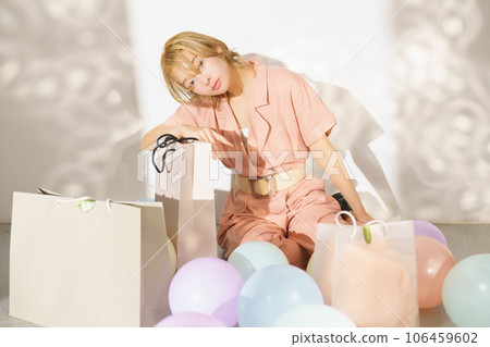 光與影的時尚女性肖像形象 光與影的時尚女性肖像形象 106459602