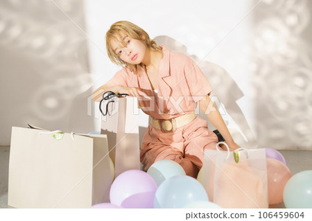 光與影的時尚女性肖像形象 光與影的時尚女性肖像形象 106459604