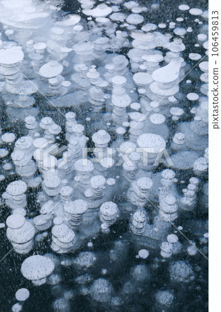 Hokkaido_Lake Nukabira ice bubble superb view Hokkaido_Lake Nukabira ice bubble superb view 106459813