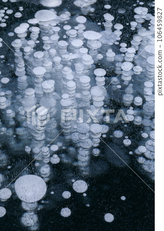 Hokkaido_Lake Nukabira ice bubble superb view Hokkaido_Lake Nukabira ice bubble superb view 106459827