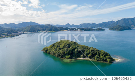 Small isolated islands (Jajima and Karasujima in Maizuru City, Kyoto Prefecture) Small isolated islands (Jajima and Karasujima in Maizuru City, Kyoto Prefecture) 106465425