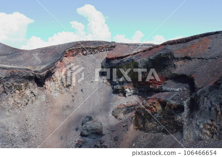 [Scenery at the summit of Mt. Fuji] Summit and crater of Mt. Fuji 106466654